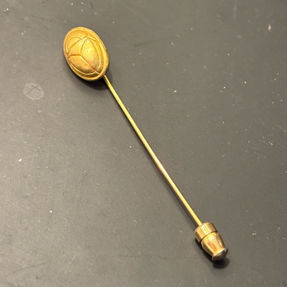Vintage Jewelry - Victorian gold tone art deco scarab beetle design lapel or hat stick pin